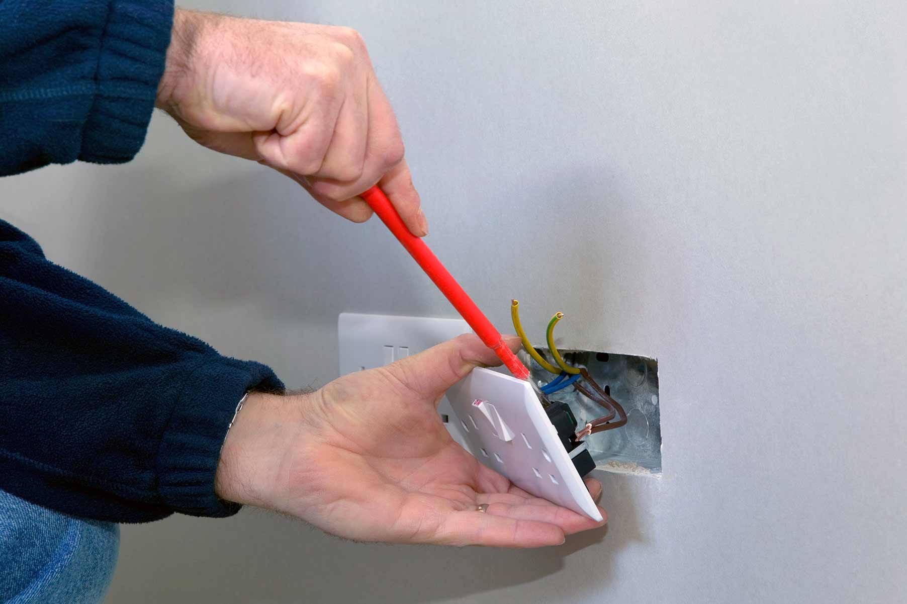 Our electricians can install plug sockets for domestic and commercial proeprties in Slough and the local area. 